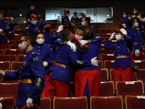 Alunos do 3º ano se emocionam durante formatura no Colégio Militar Tiradentes